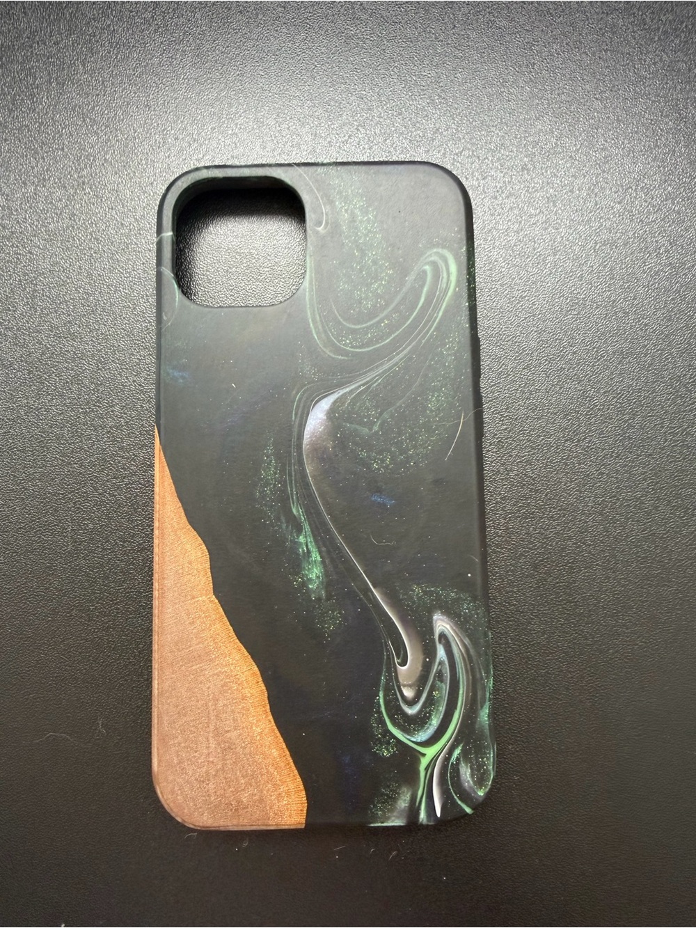 NWOT Carved Traveler iPhone 13/14 Live Edge Phone Cases Wood Resin MagSafe